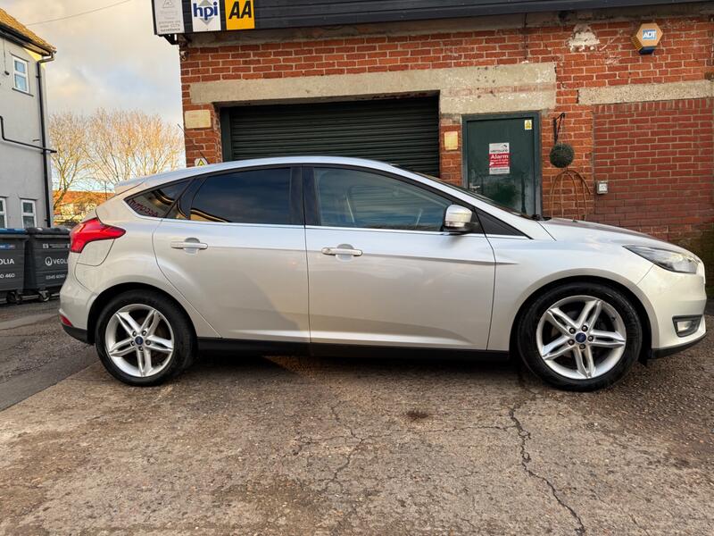 FORD FOCUS